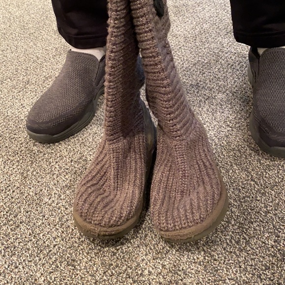 Ugg button boot - Picture 2 of 3